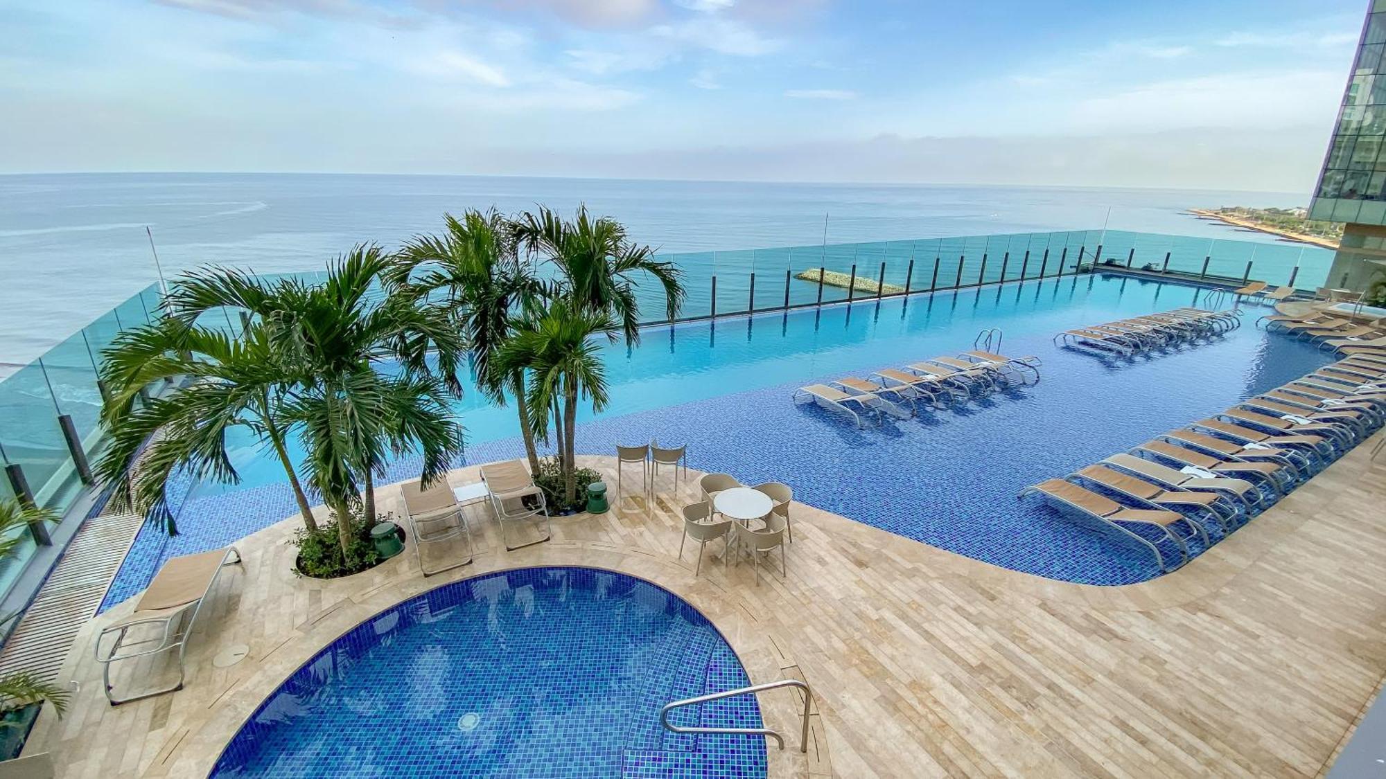 Estelar Cartagena De Indias Hotel Y Centro De Convenciones Extérieur photo Infinity pool at the hotel