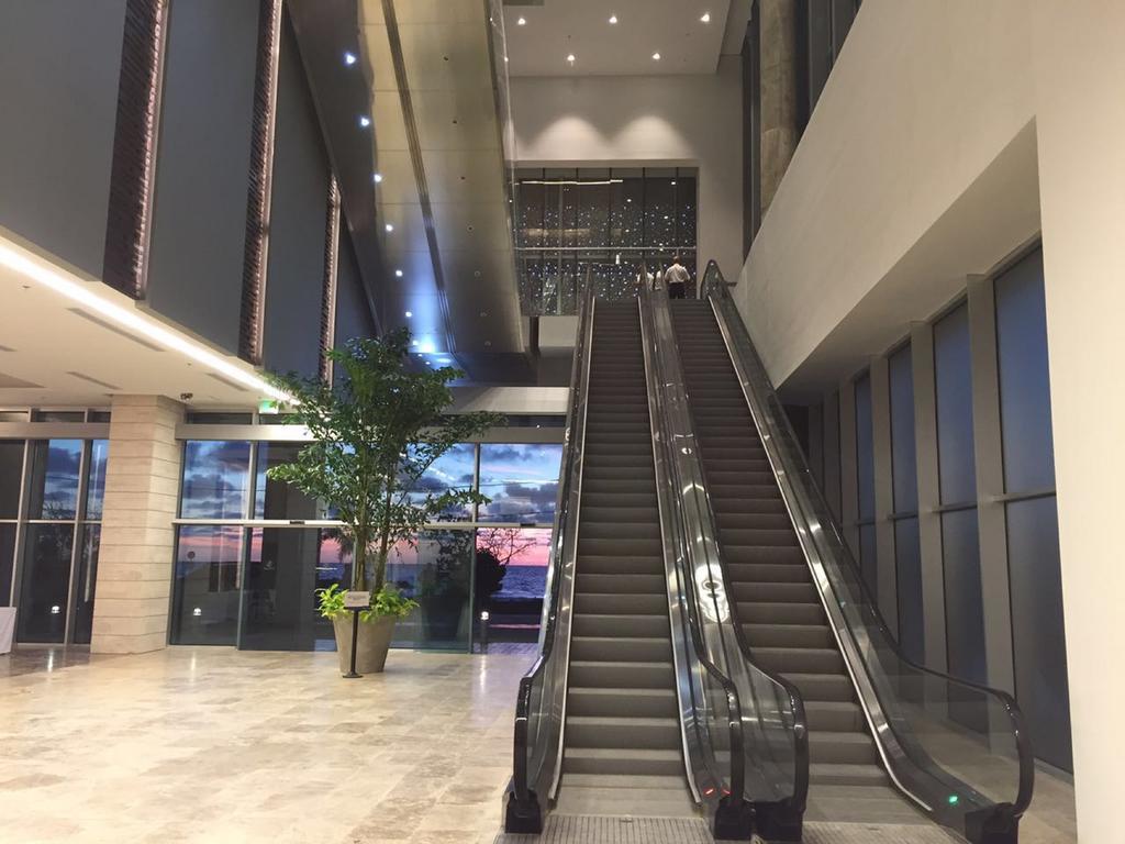 Estelar Cartagena De Indias Hotel Y Centro De Convenciones Extérieur photo Interior of the terminal